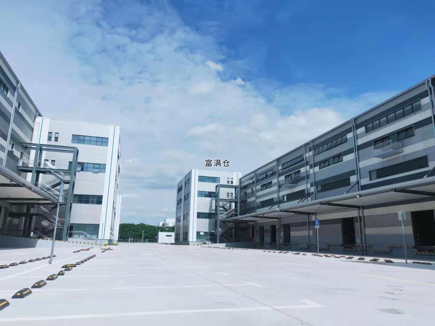 出租金山区独门独院高平台仓库18000平米双边价格实惠